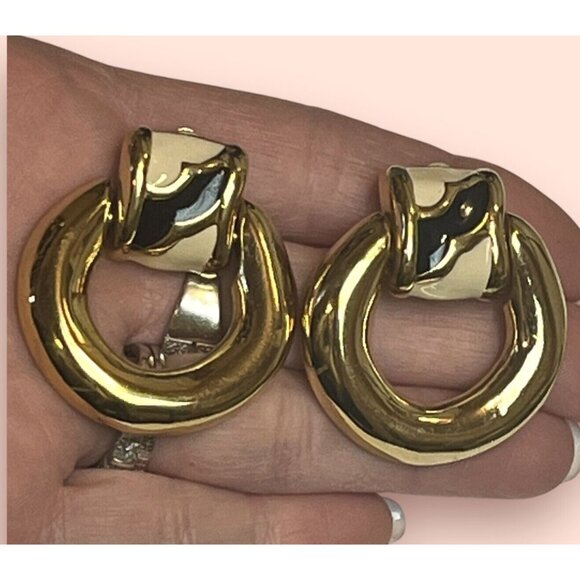 Givenchy ~ Large Vintage 80’s Dangle Drop Door Knocker Enamel Gold Tone Earrings - Picture 9 of 10